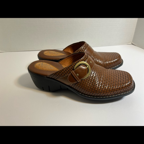 Clarks Artisan Collection Beige Leather Mule Slip-on Heel Shoe Women Size 8M - Picture 5 of 16